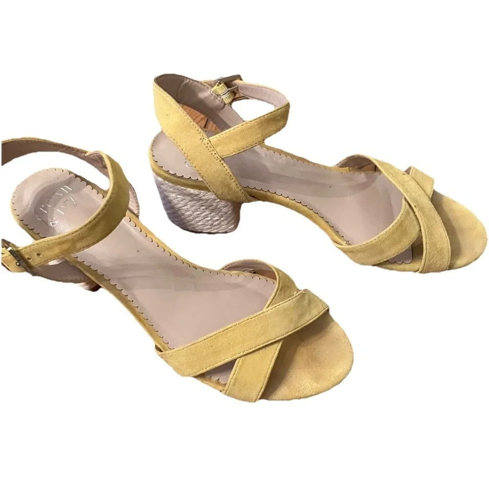 CROWN‎ AND IVY Shoes Sz 8 Gold suede Heel Sandels Strap